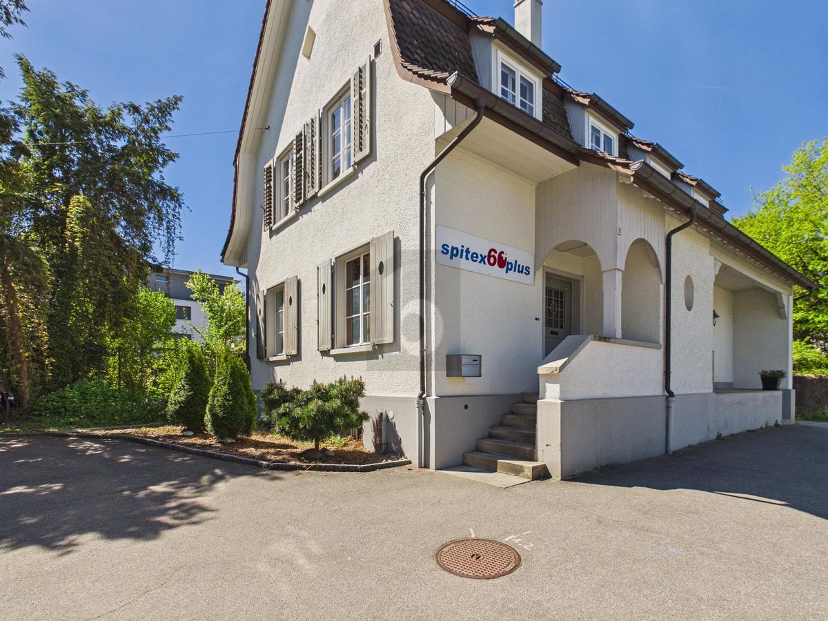 CHARMANT, ZENTRAL, RUHIG, MIT PARKMÖGLICHKEITEN - 0