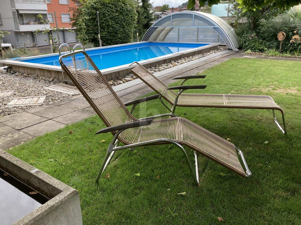 GROSSZÜGIG, LICHTDURCHFLUTET MIT EIGENEM POOL - 0