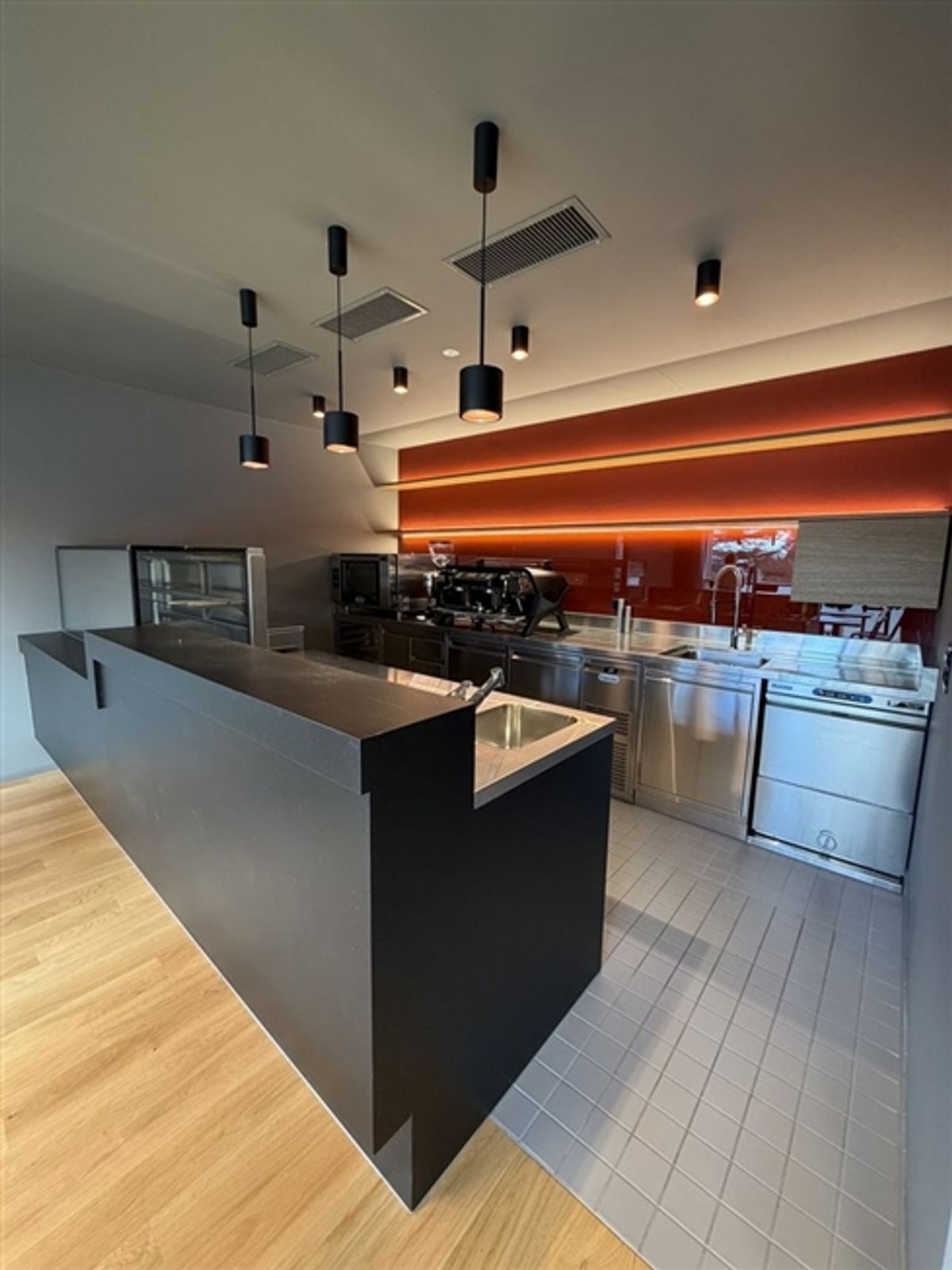 Träumst du davon, ein Café zu eröffnen 84,10 m² zu vermieten - 1