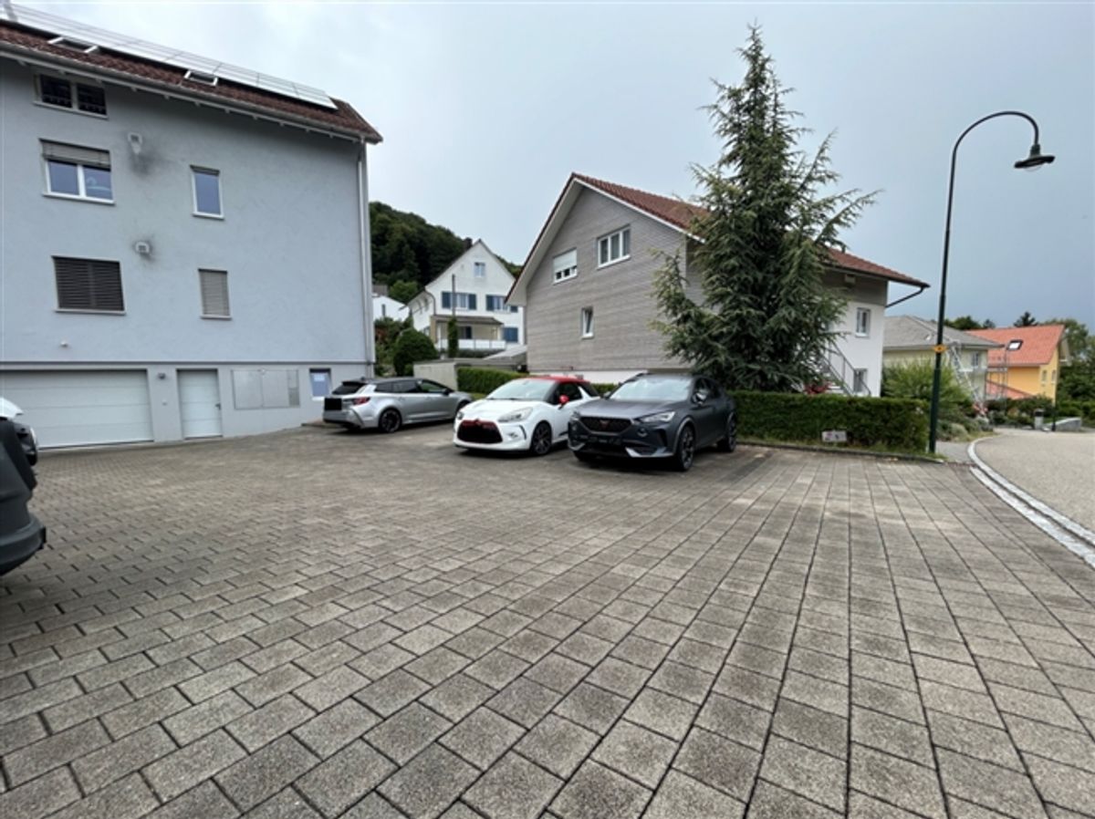AUSSENPARKPLÄTZE ZU VERMIETEN - 2