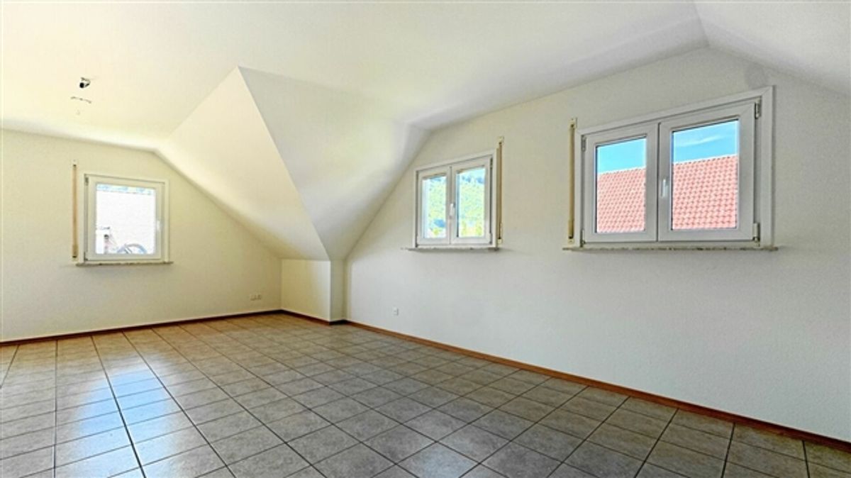 3.5 Zimmer Wohnung (108 m2) im 1. OG. zu vermieten Bättwil - 2