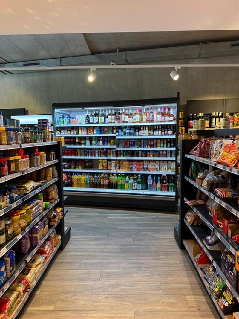MODERNE AVEC CLIENTÈLE FIDÈLE - 3