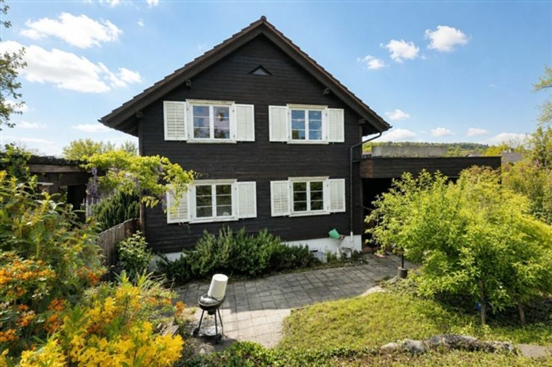 Grosszügiges 8.5-Zimmer-Familienhaus mit viel Platz und Potenzial - 4