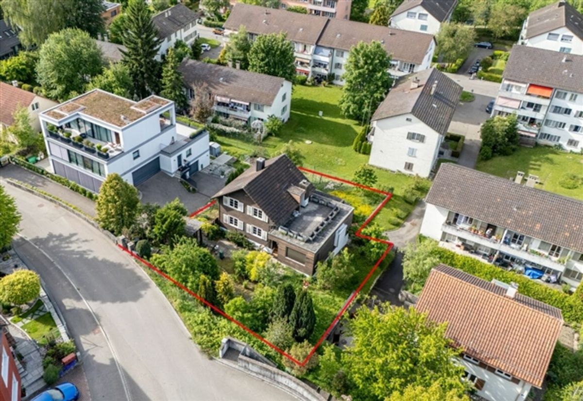 Grosszügiges 8.5-Zimmer-Familienhaus mit viel Platz und Potenzial - 1