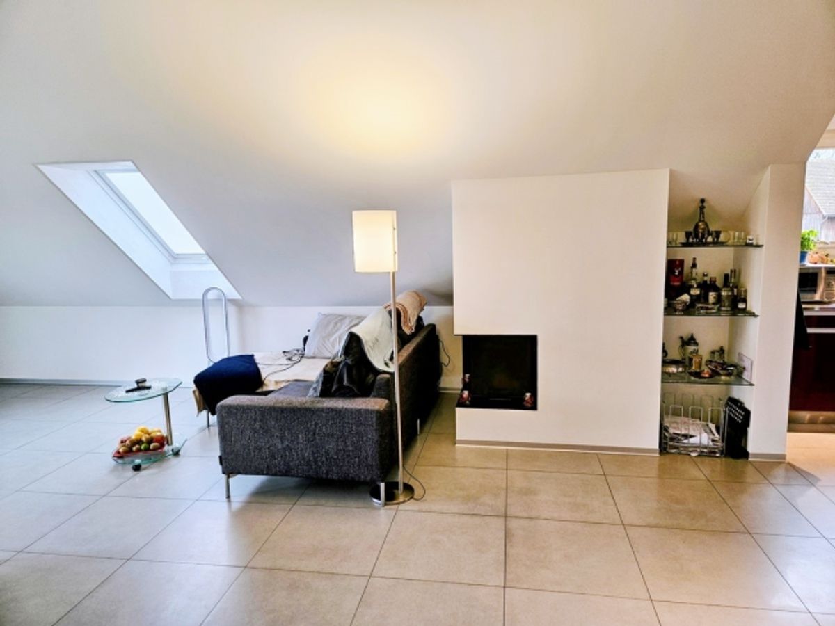 Geräumige 3.5-Zimmer Dachwohnung mit Aussicht in Weiningen - 3