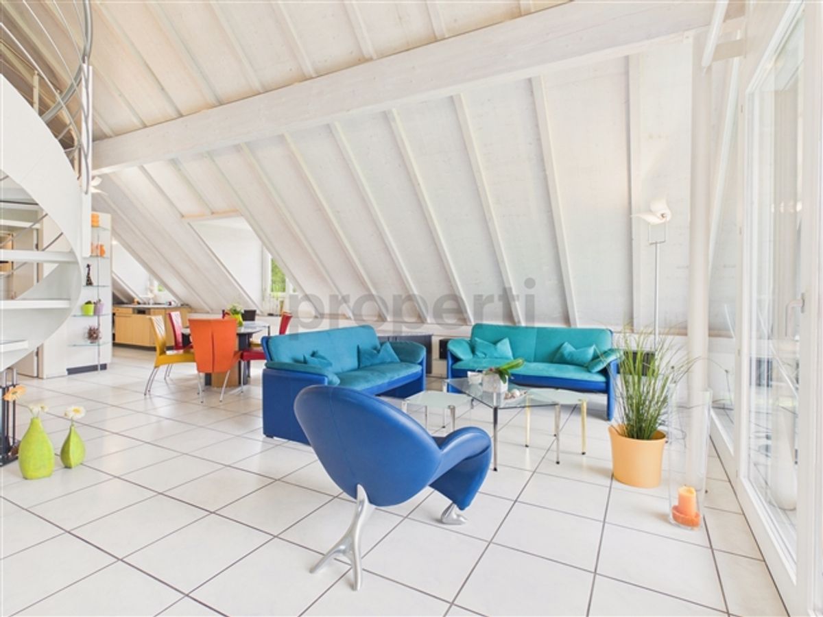 Helle 3.5-Zimmer-Dachwohnung mit Seesicht in Uster - 1