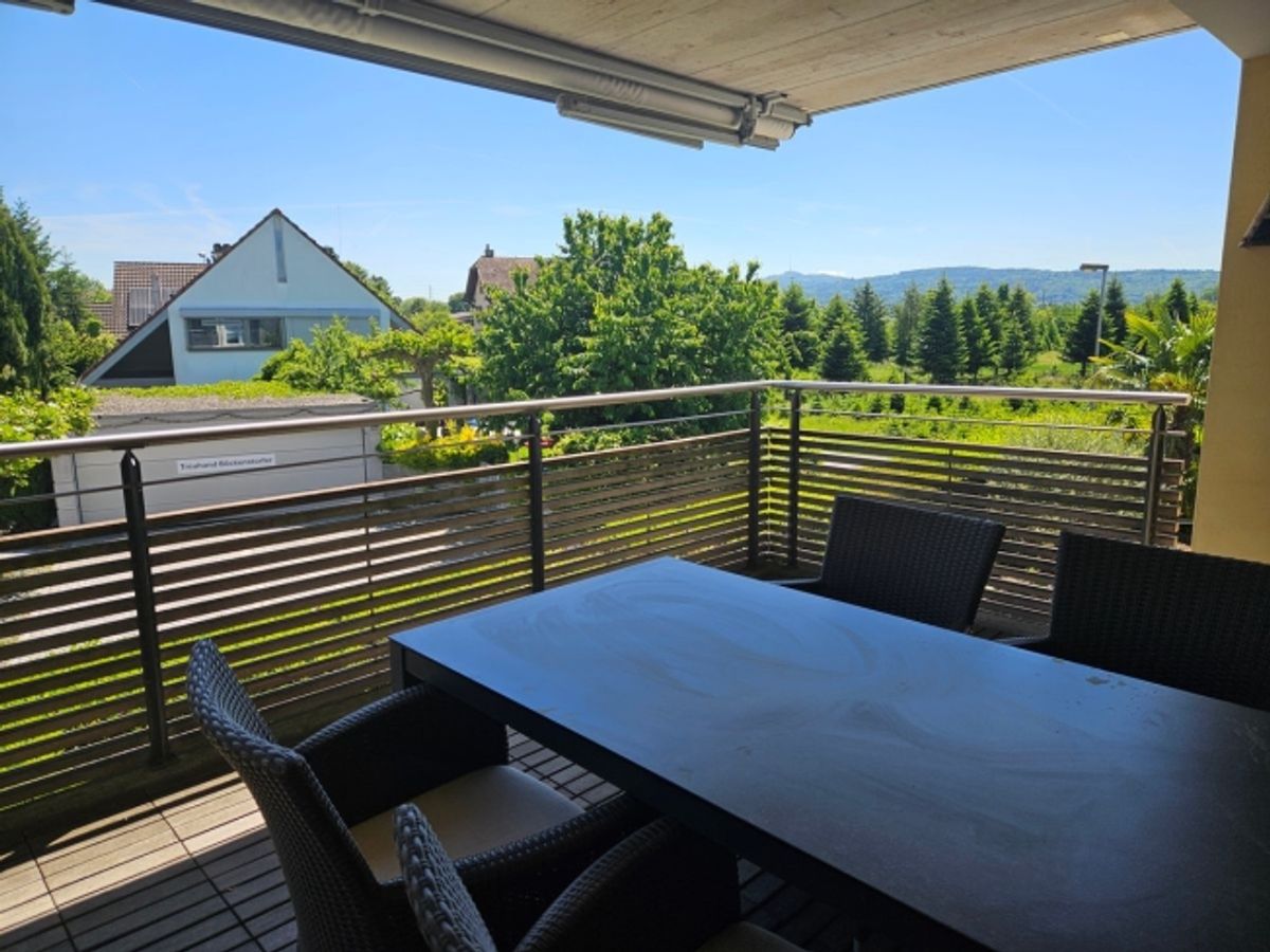 Geräumige 3.5-Zimmer Dachwohnung mit Aussicht in Weiningen - 11