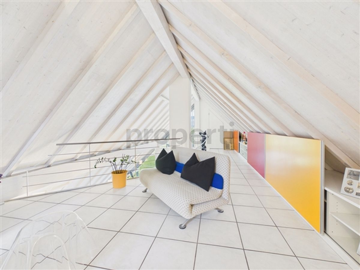 Helle 3.5-Zimmer-Dachwohnung mit Seesicht in Uster - 7