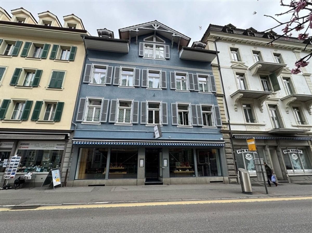 in zentraler Lage 3.5-Zimmer-Wohnung im 1. OG - 0