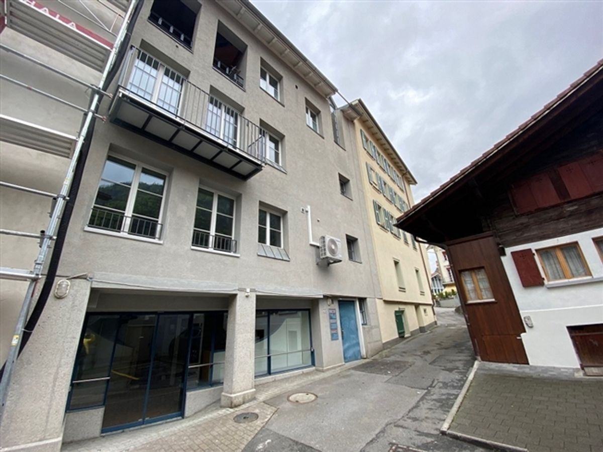 in zentraler Lage 3.5-Zimmer-Wohnung im 1. OG - 12