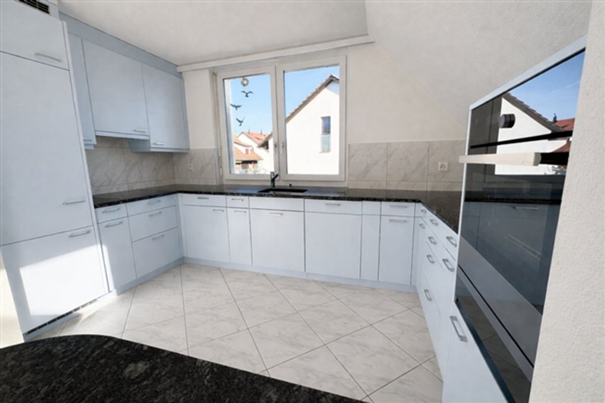 HOCHWERTIG UND GROSSZÜGIG MIT SONNIGEM BALKON - 2