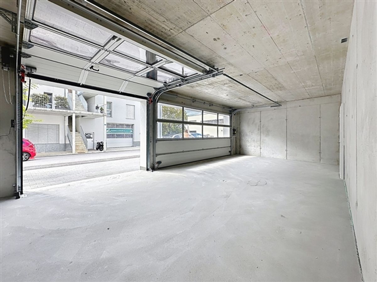 Neuwertige Gewerbeeinheit mit Werkstatt und Bürofläche von über 90 m² - 0
