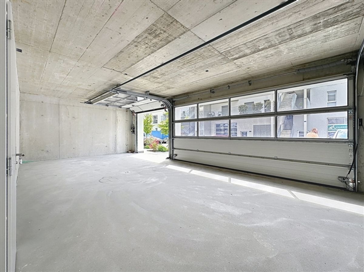 Neuwertige Gewerbeeinheit mit Werkstatt und Bürofläche von über 90 m² - 1