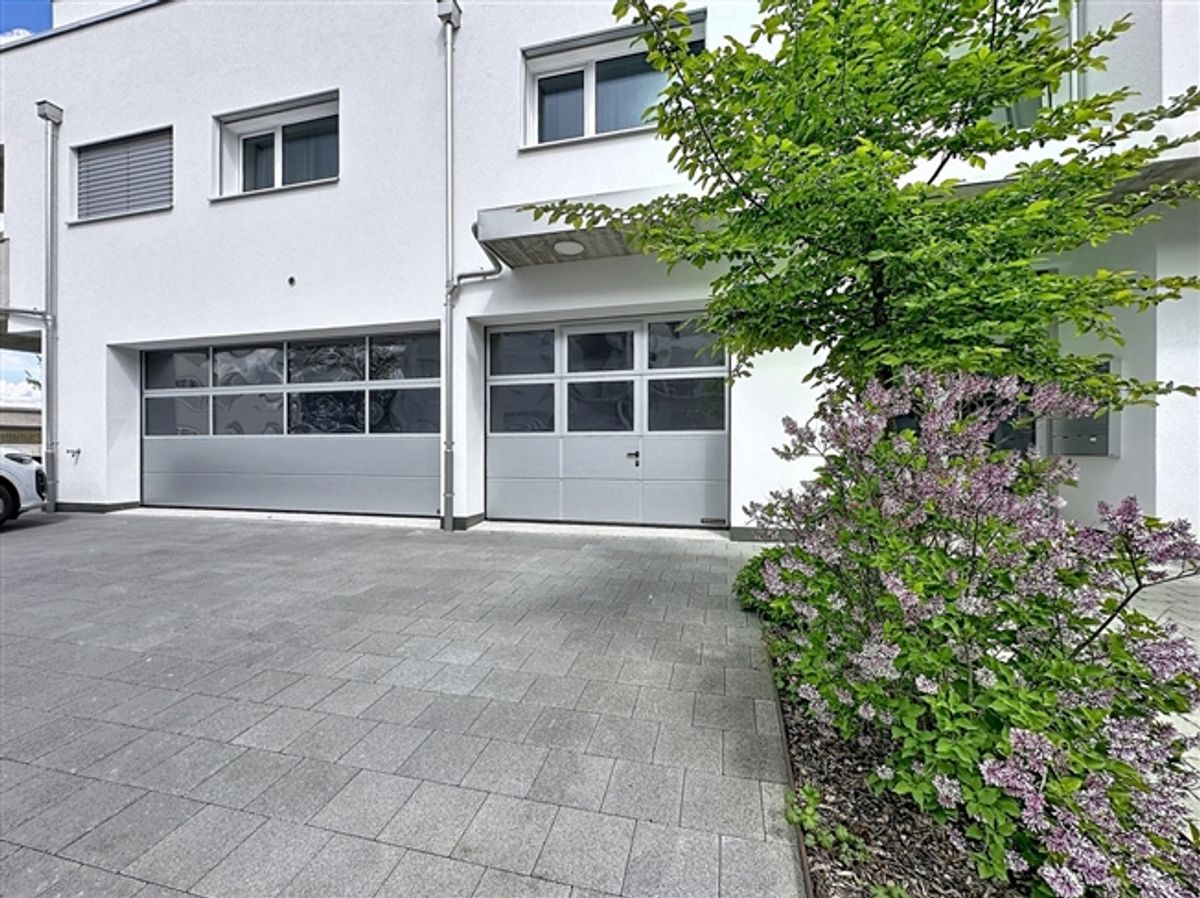 Neuwertige Gewerbeeinheit mit Werkstatt und Bürofläche von über 90 m² - 2