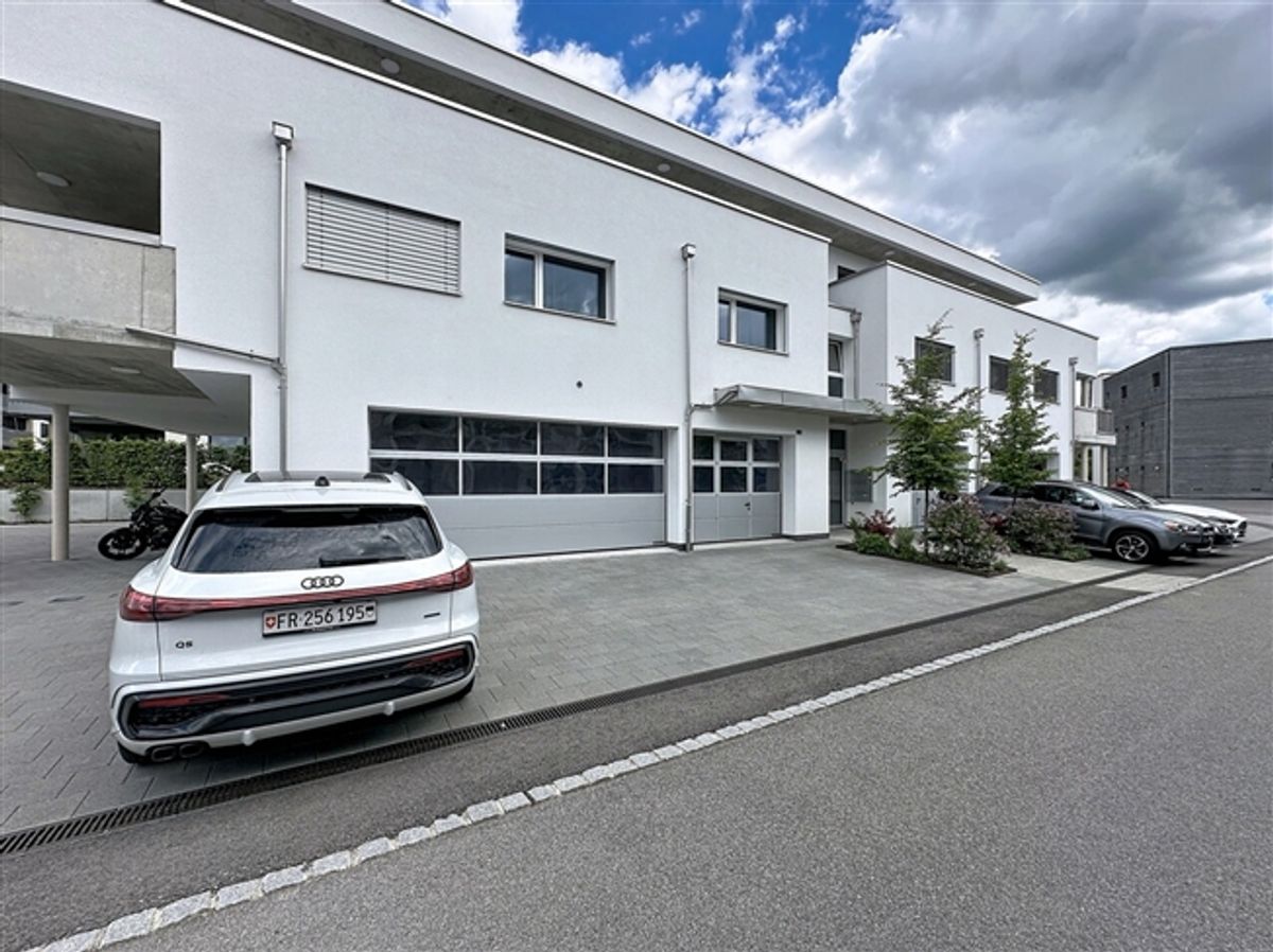 Neuwertige Gewerbeeinheit mit Werkstatt und Bürofläche von über 90 m² - 3