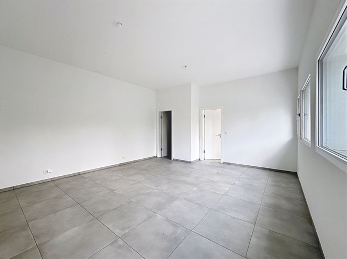 Neuwertige Gewerbeeinheit mit Werkstatt und Bürofläche von über 90 m² - 5