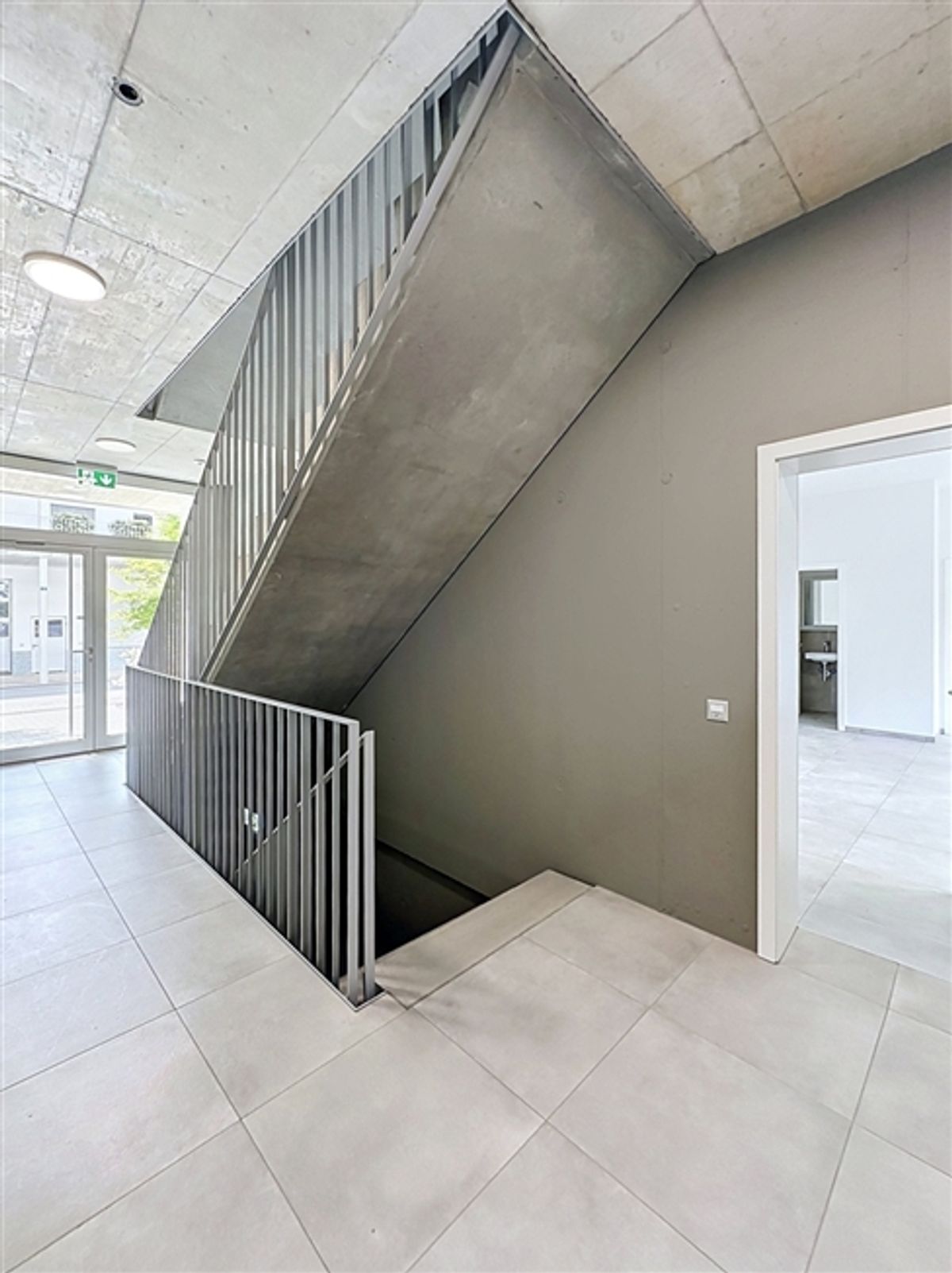 Neuwertige Gewerbeeinheit mit Werkstatt und Bürofläche von über 90 m² - 12