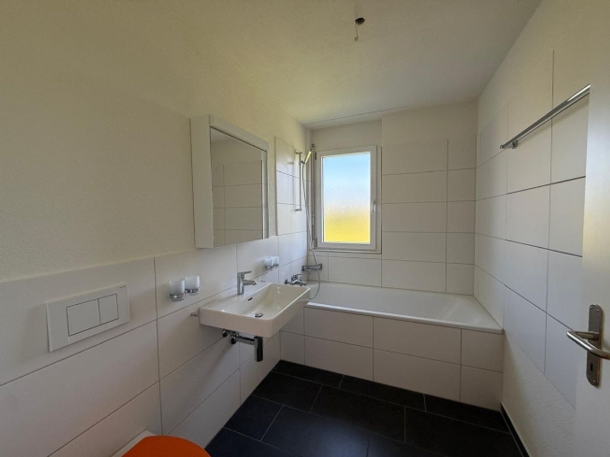 5737 Oberkulm | MODERN MIT GROSSEM BALKON, WEITSICHT UND LIFT - 3