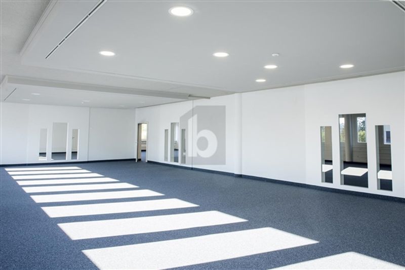 GROSSZÜGIG MIT VIELEN TIEFGARAGENPARKPLÄTZEN - 3