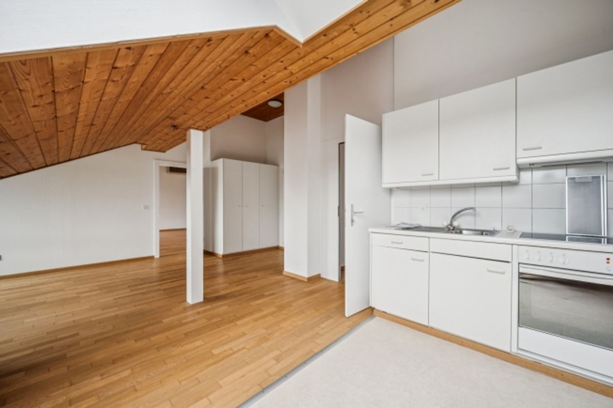 schöne, helle 2 1/2-Zimmer-Dachwohnung - 3