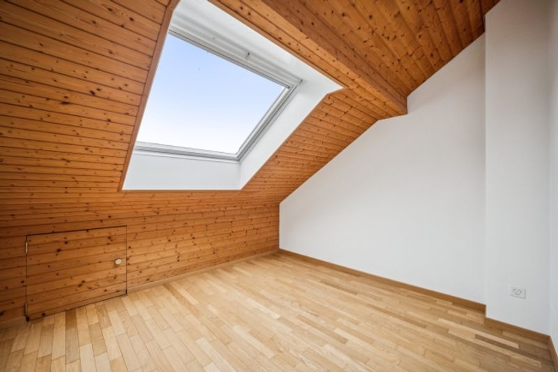 schöne, helle 2 1/2-Zimmer-Dachwohnung - 8