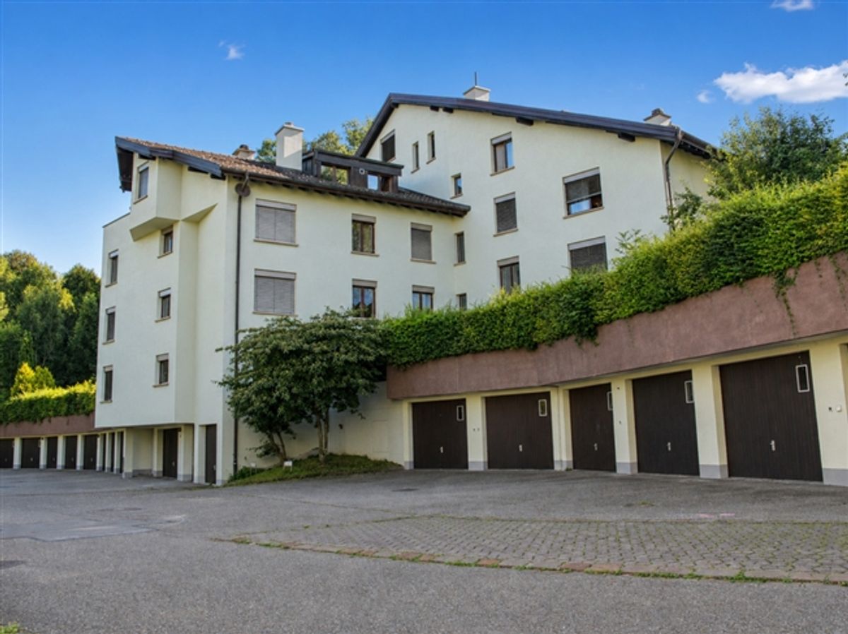 Grosszügige 5.5-Zimmer-Wohnung mit Cheminée und sonnigem Balkon - 0