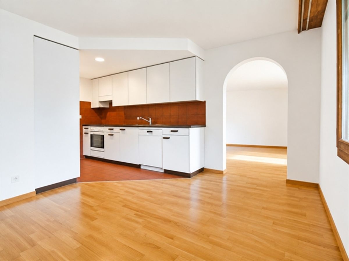 Grosszügige 5.5-Zimmer-Wohnung mit Cheminée und sonnigem Balkon - 1