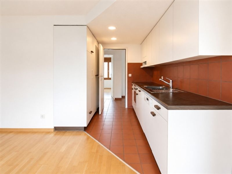 Grosszügige 5.5-Zimmer-Wohnung mit Cheminée und sonnigem Balkon - 3