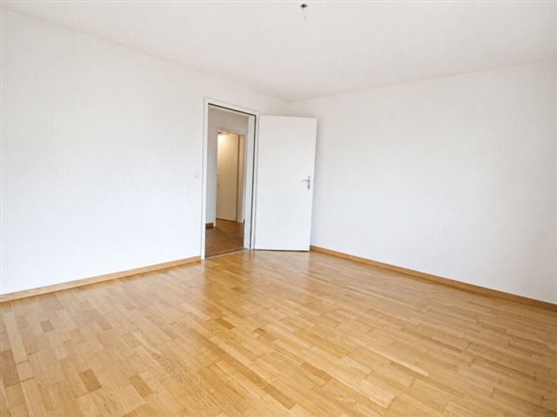 Grosszügige 5.5-Zimmer-Wohnung mit Cheminée und sonnigem Balkon - 7