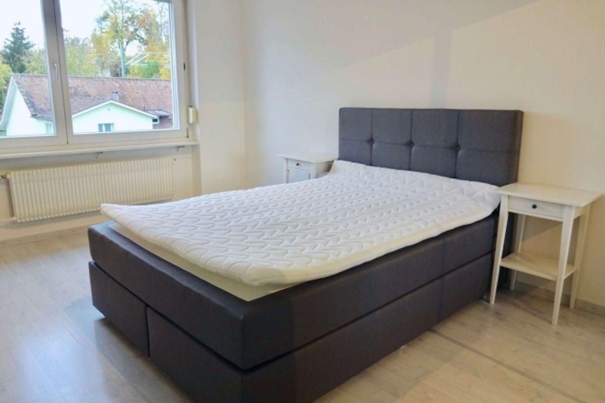 Möbliertes Zimmer in 4er WG mit grossem Wohnzimmer & Balkon - 0