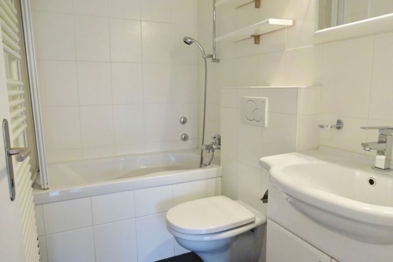 Möbliertes Zimmer in 4er WG mit grossem Wohnzimmer & Balkon - 6