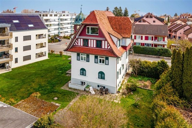 historisches Wohnhaus (VOLLVERMIETET) mit 4 Wohnungen (im Stockwerkeigentum) & 5 externen Tiefgaragenplätzen - 4