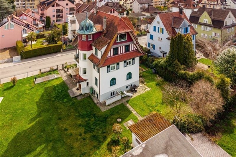 historisches Wohnhaus (VOLLVERMIETET) mit 4 Wohnungen (im Stockwerkeigentum) & 5 externen Tiefgaragenplätzen - 5