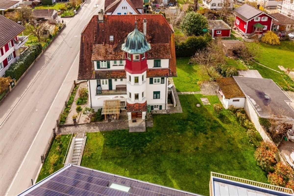 historisches Wohnhaus (VOLLVERMIETET) mit 4 Wohnungen (im Stockwerkeigentum) & 5 externen Tiefgaragenplätzen - 6