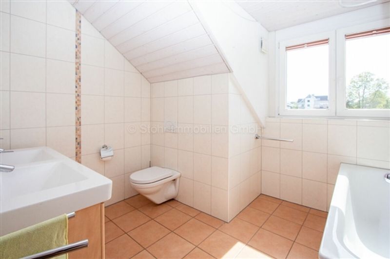 Helles 5.5 Zimmer Reiheneckhaus an kinderfreundlicher Lage - 11