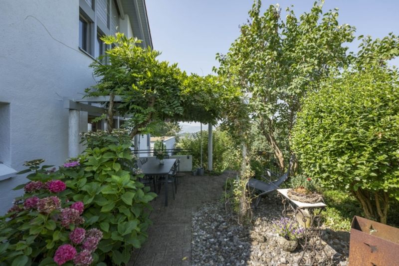 Grosszügiges Einfamilienhaus mit Einliegerwohnung und Doppelgarage - 12