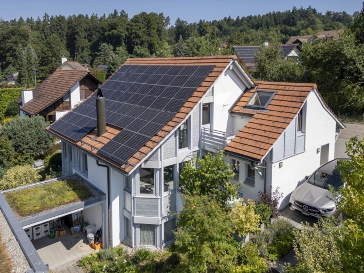 Grosszügiges Einfamilienhaus mit Einliegerwohnung und Doppelgarage - 0