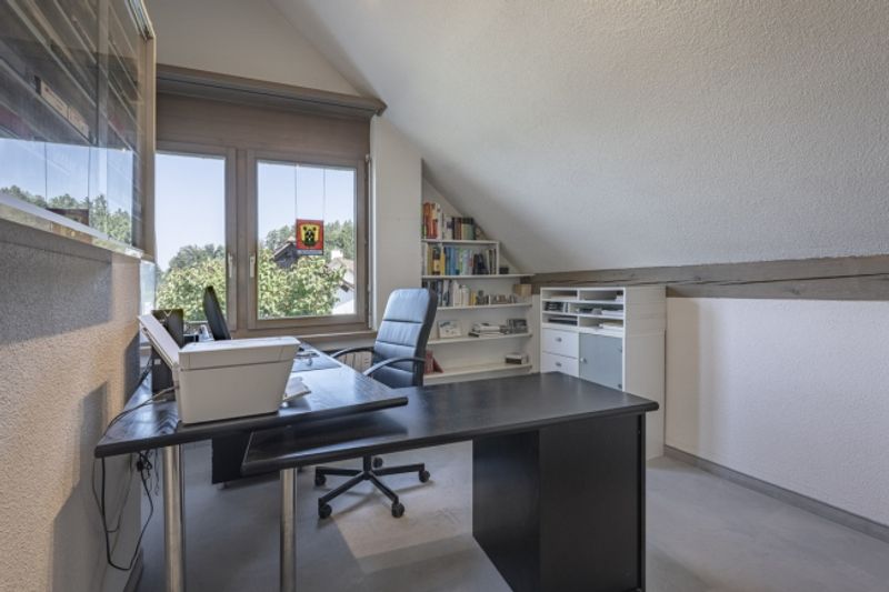 Grosszügiges Einfamilienhaus mit Einliegerwohnung und Doppelgarage - 8