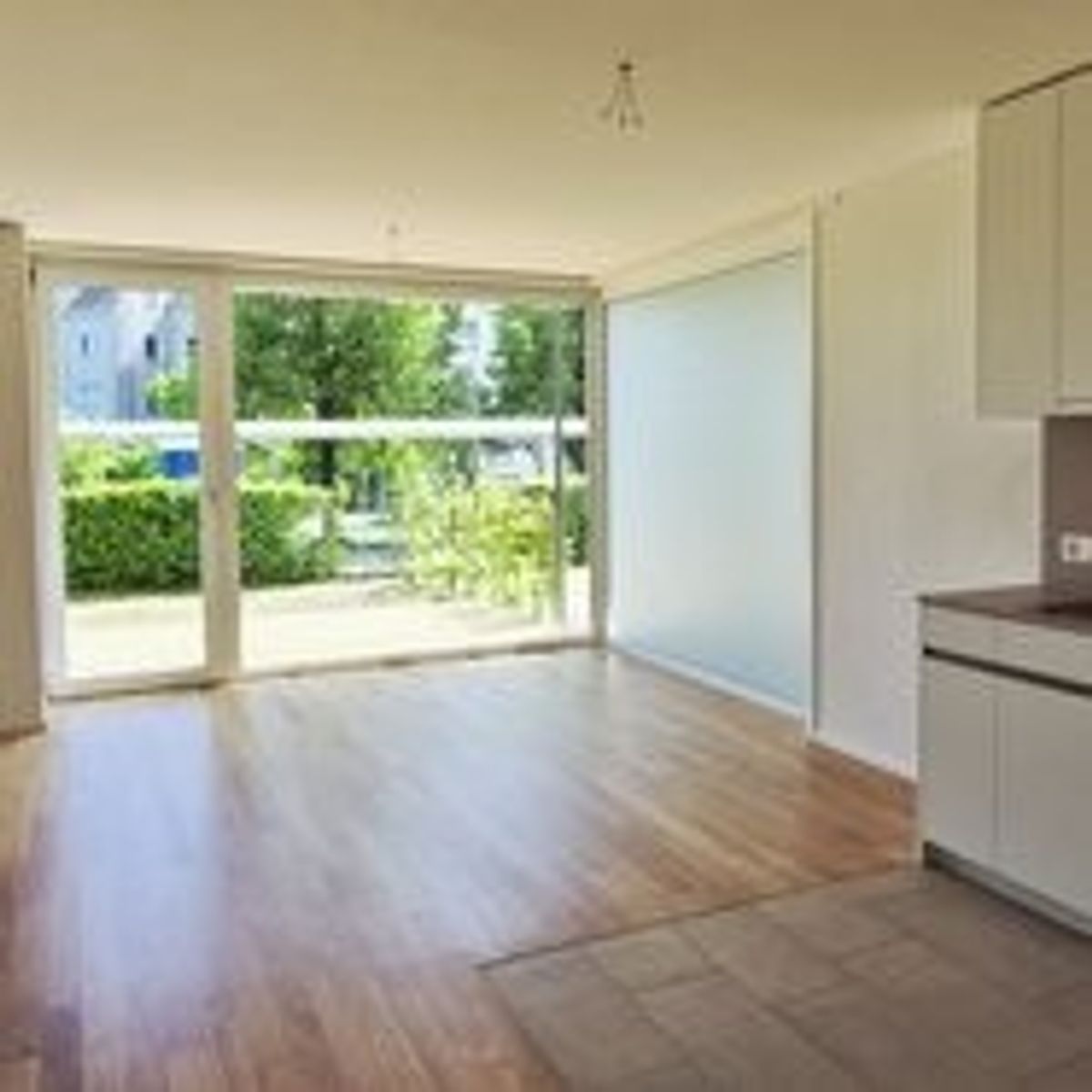 Moderne 2.5-Zimmer-Wohnung in Zürich-Schwamendingen zu vermieten! - 0
