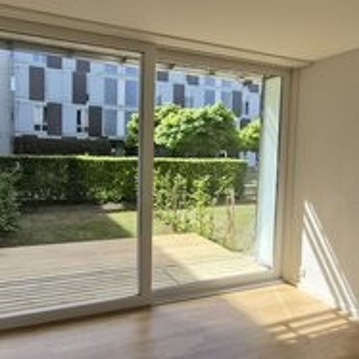 Moderne 2.5-Zimmer-Wohnung in Zürich-Schwamendingen zu vermieten! - 1
