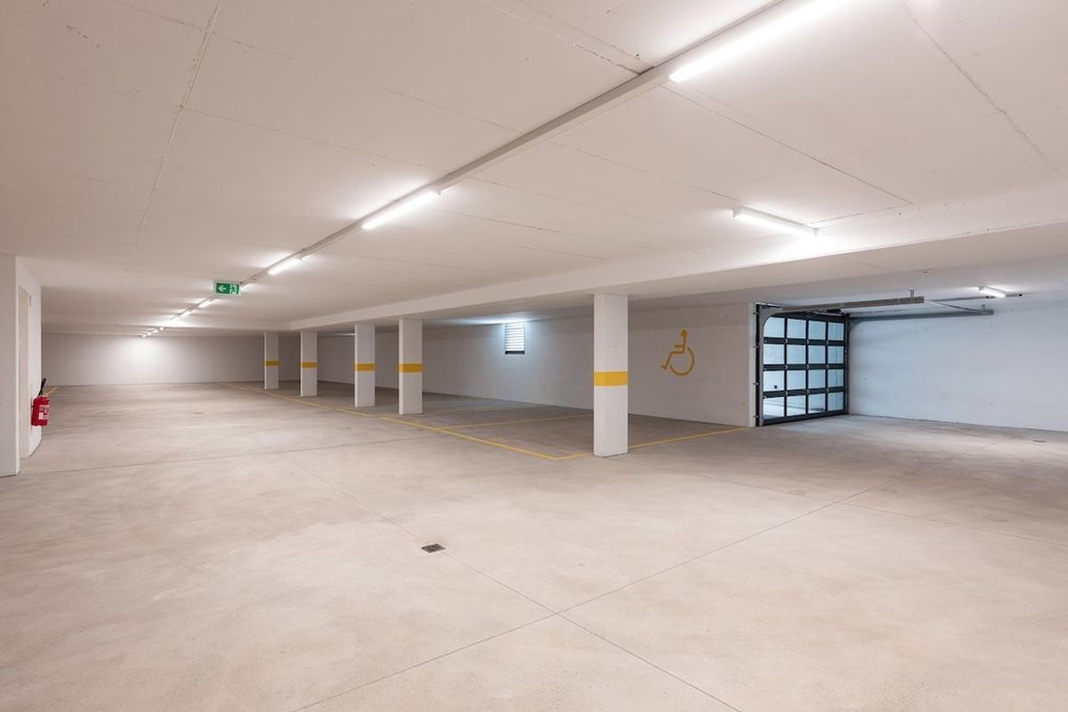Affittasi parcheggi in autorimessa in zona strategica - 0