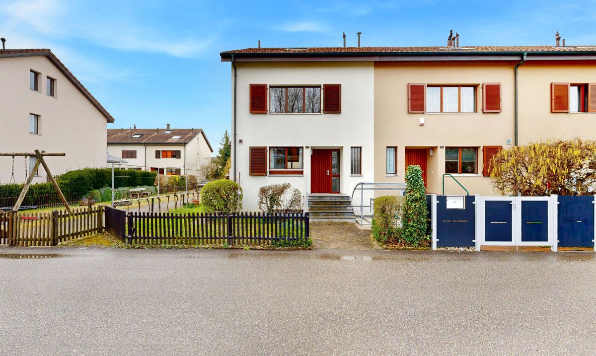 Grosszügiges Reiheneckhaus mit Garten und ausgebautem Dachstock - 0