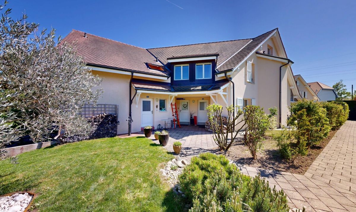 Family Home for Sale – 189 m² with Garden and Mountain Views - 1