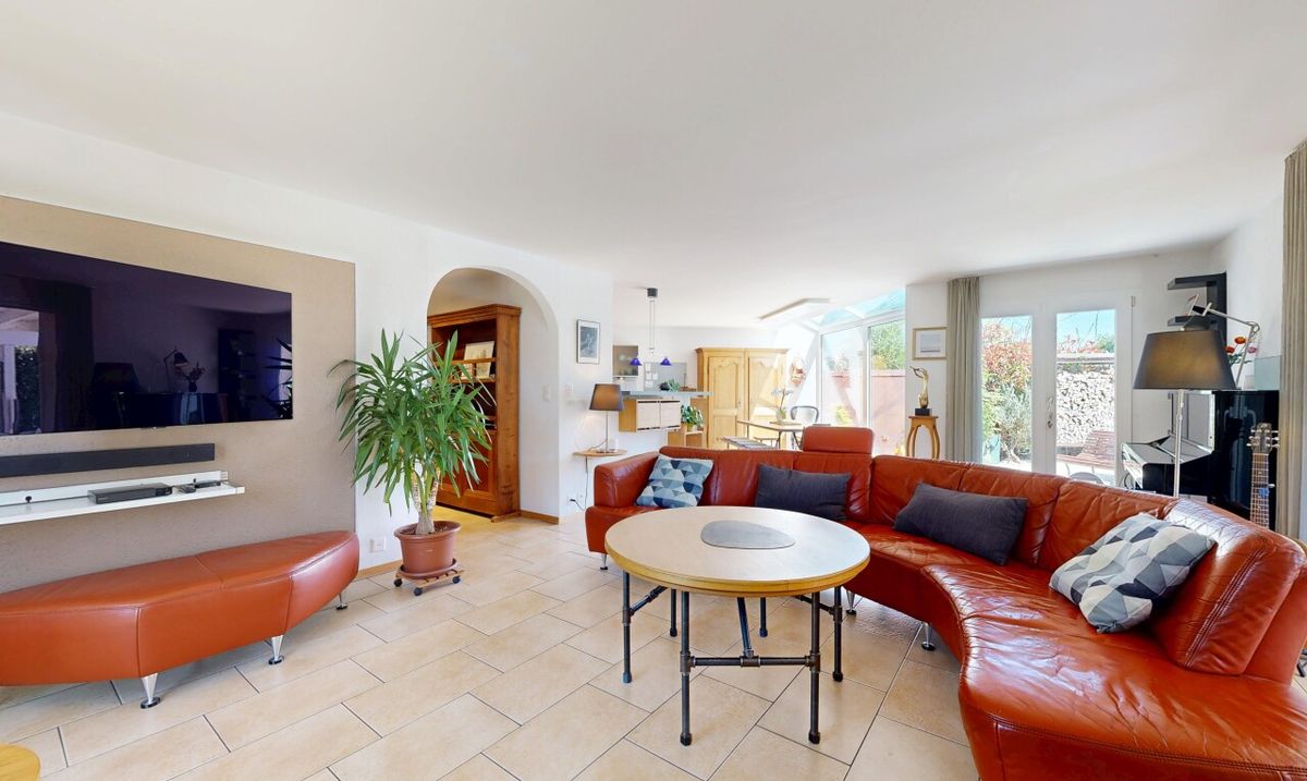 Family Home for Sale – 189 m² with Garden and Mountain Views - 2
