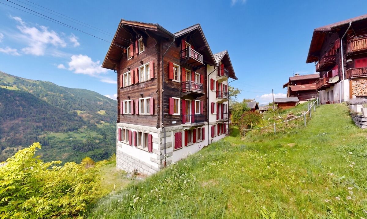 Stunning Duplex Apartment with Rental Potential - 1
