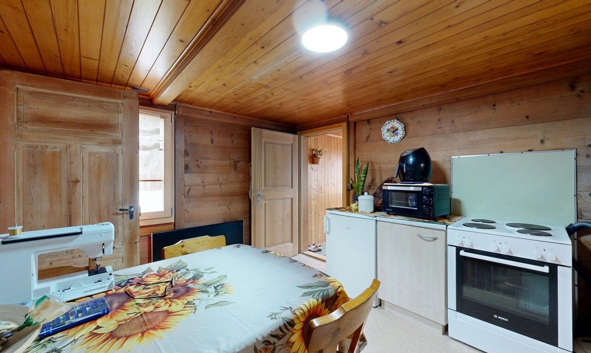 Exclusive: Large chalet for mixed use at the entrance to the village - 6