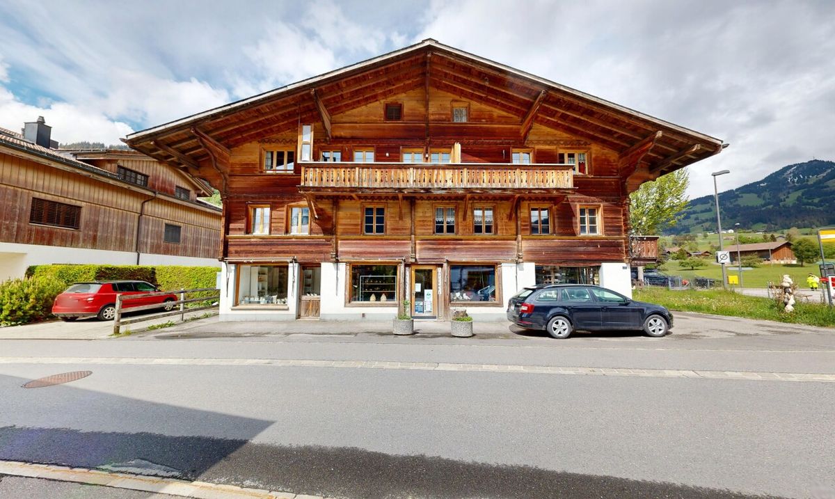Exclusive: Large chalet for mixed use at the entrance to the village - 2