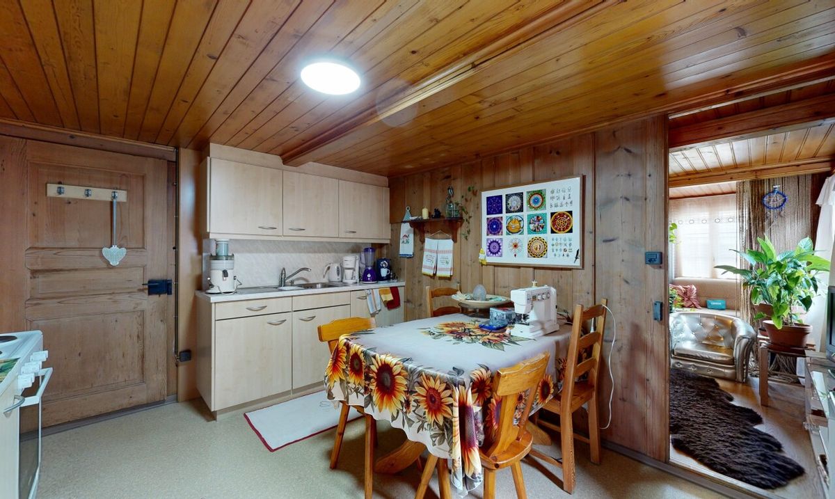 Exclusive: Large chalet for mixed use at the entrance to the village - 4