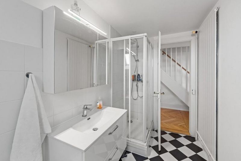 Einzigartige 5.5-Zimmer-Wohnung mit Dachterrasse &amp; grossem Estrich - 3