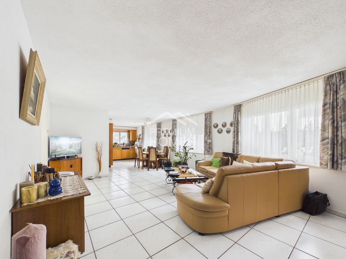 Familienhaus mit Einliegerwohnung - Potenzial an bester Lage - 3